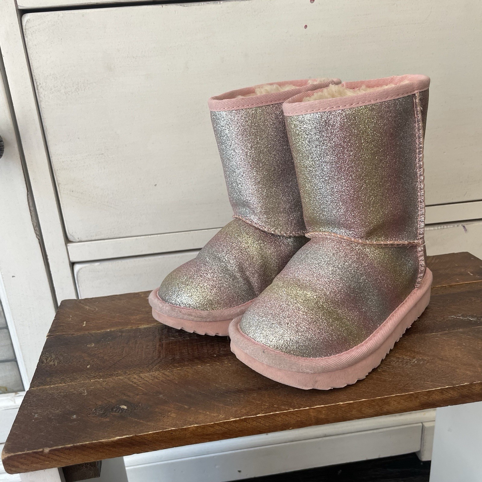 UGG Toddler Girls Boots Size 9 Silver Glitter Rainbow Shearling Fur Lined Winter