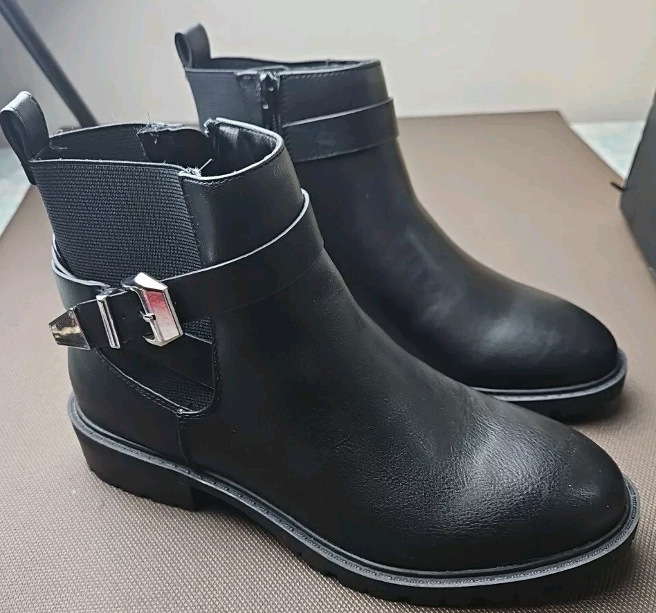 7.5  SM New York  Women Boots Black  Zip Size 7.5