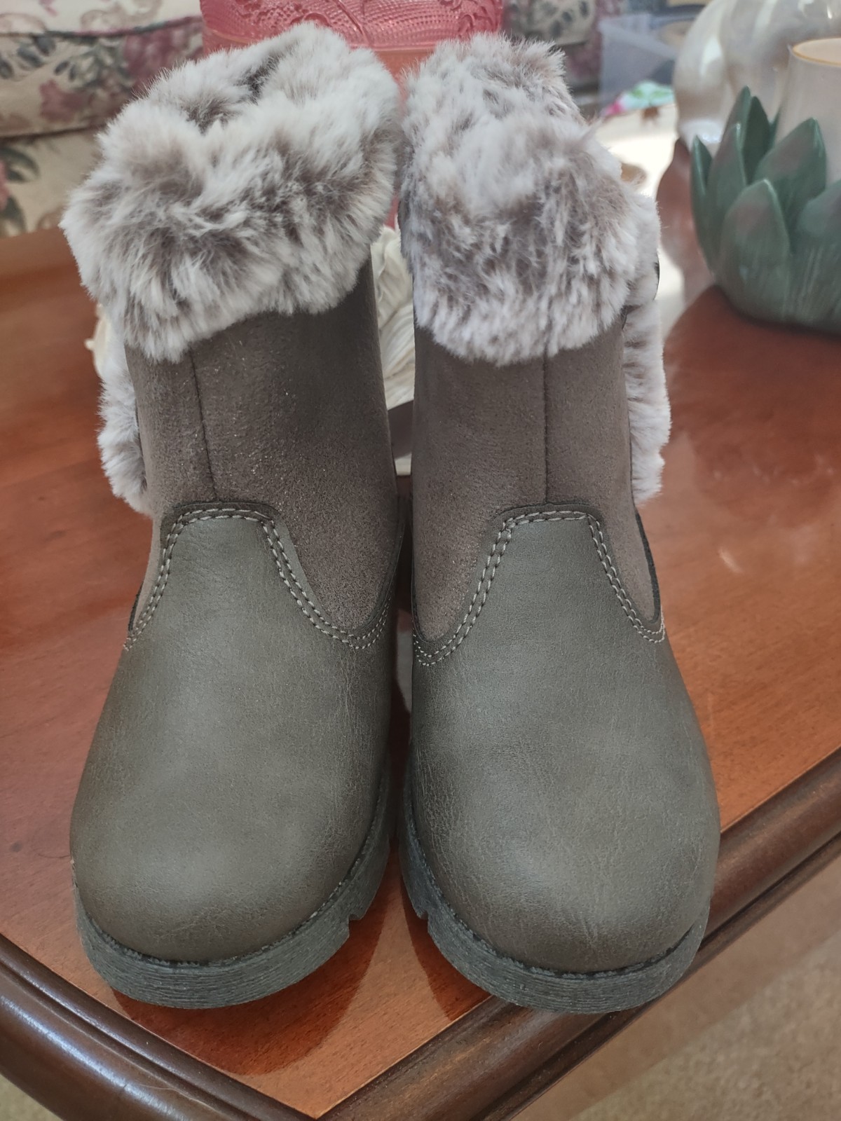 OshKosh B’Gosh Siberian Girls Fashion Boots Size 8T New in BOX!