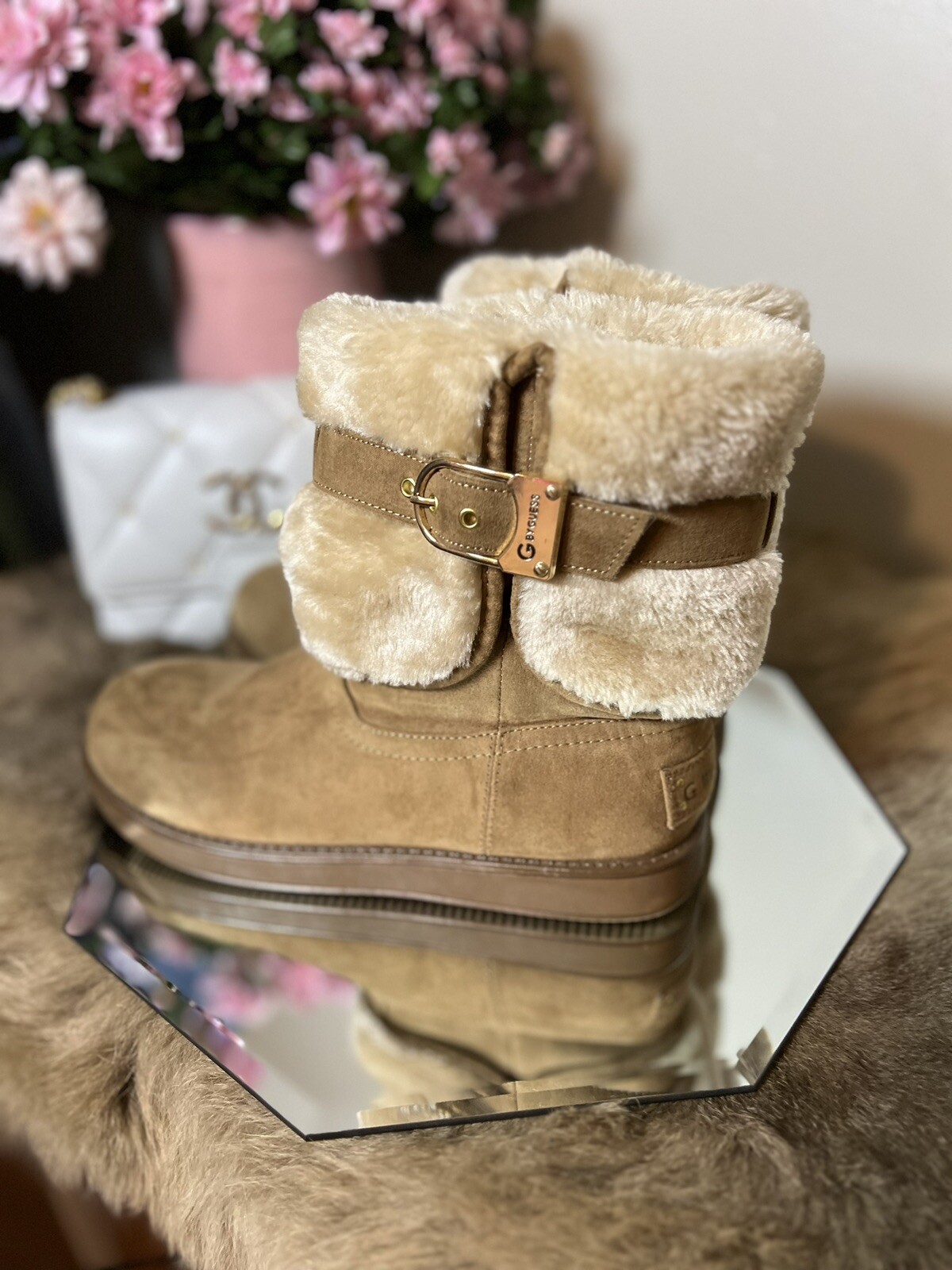 Women Winter Boots/Shoes Western. By Guess Boots. Size US8M