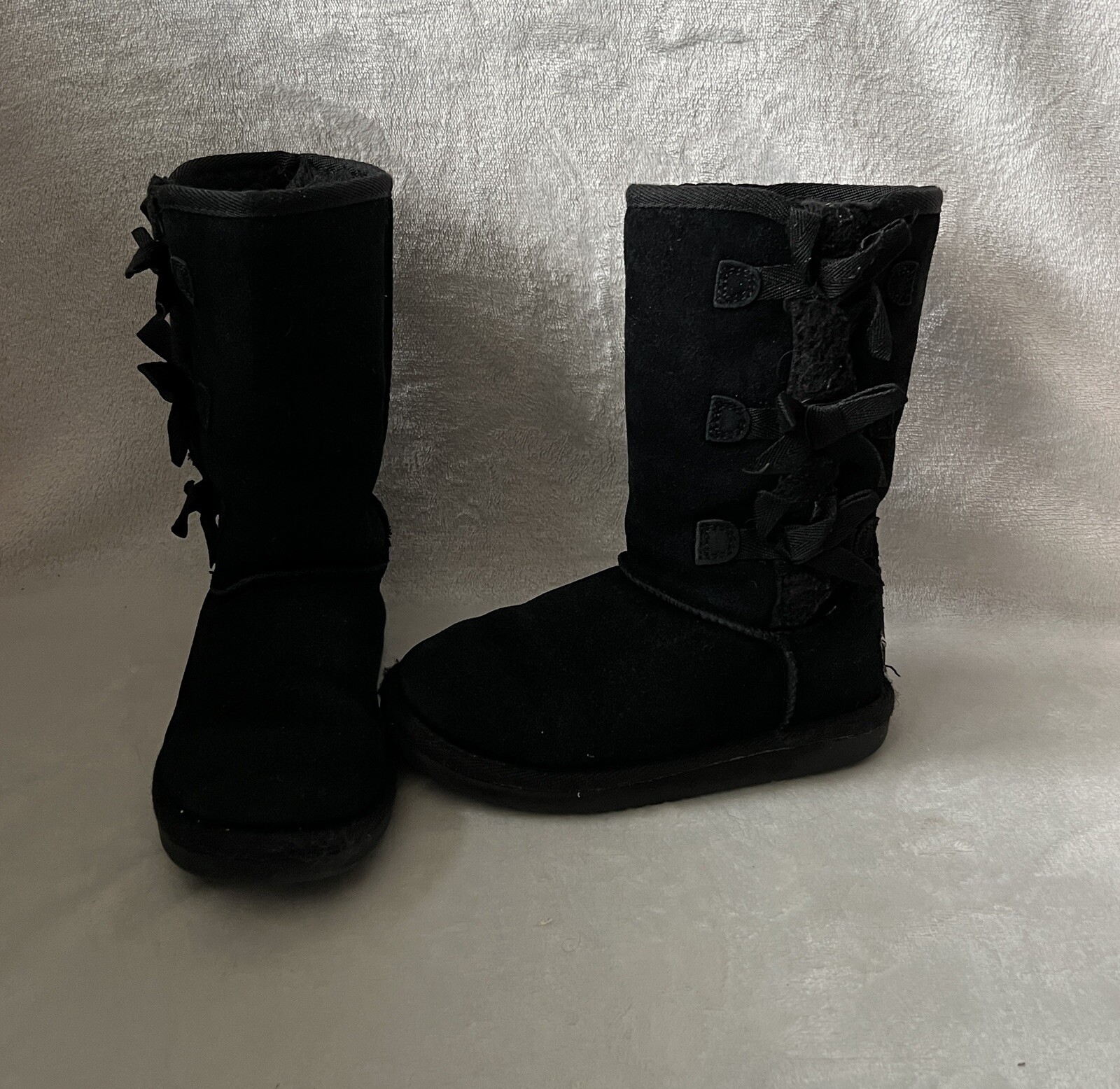 Ugg Koolaburra Victoria Tall Winter Boots Girls Sz 13 Suede Fur Bow Black *Flaw