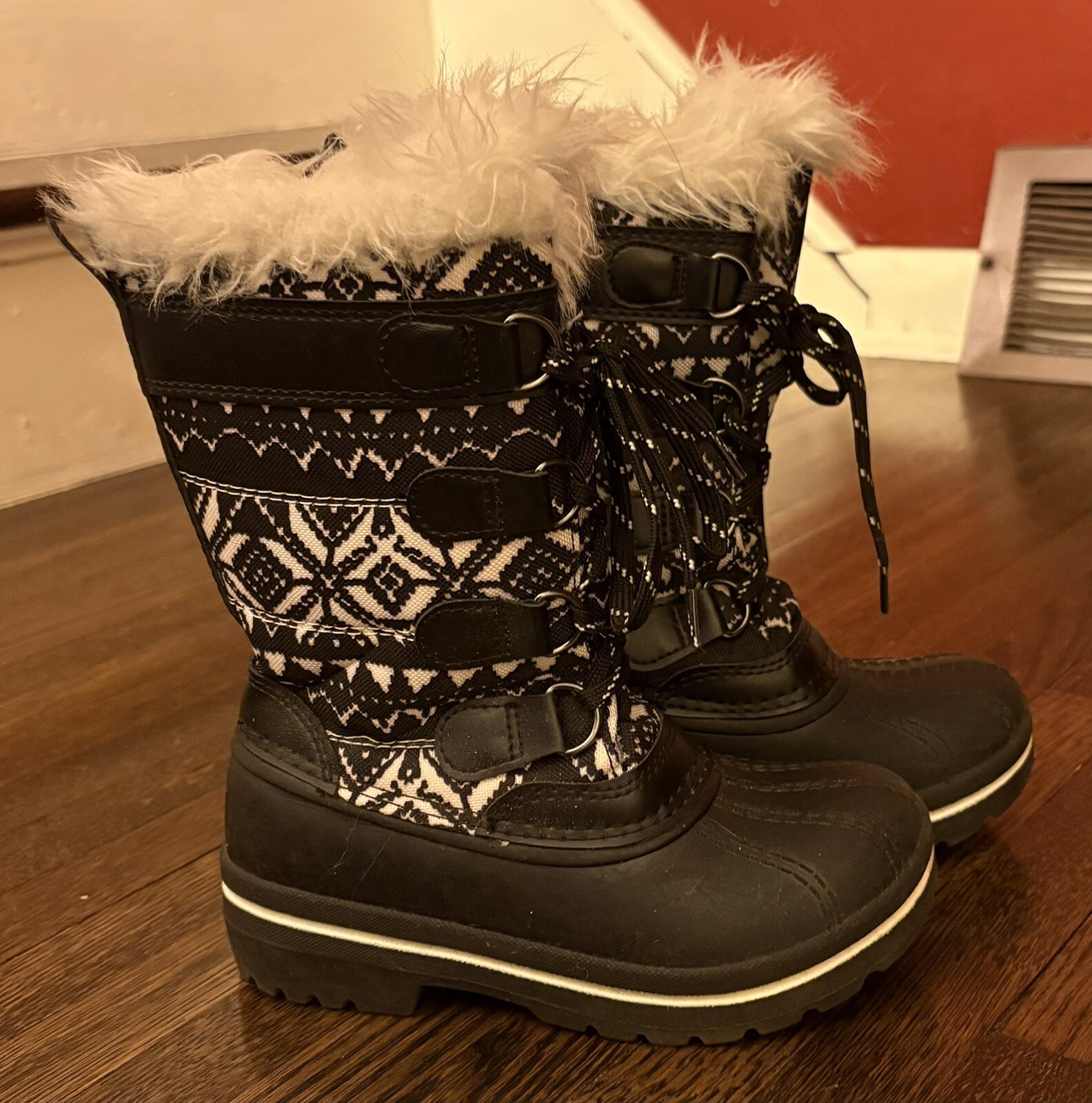 Wonder Nation  With 3M Thinsulate Girls Winter Boots Black & White 12