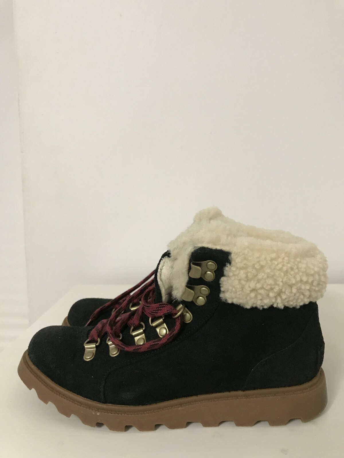 Sorel women winter boots Size 6.5 pull-on suede lace up leather black waterproof