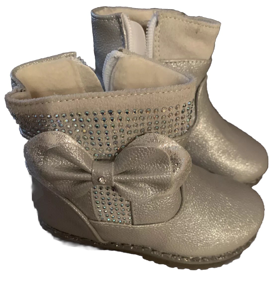 👧 Girls Boots Size 6 faux Leather Silver