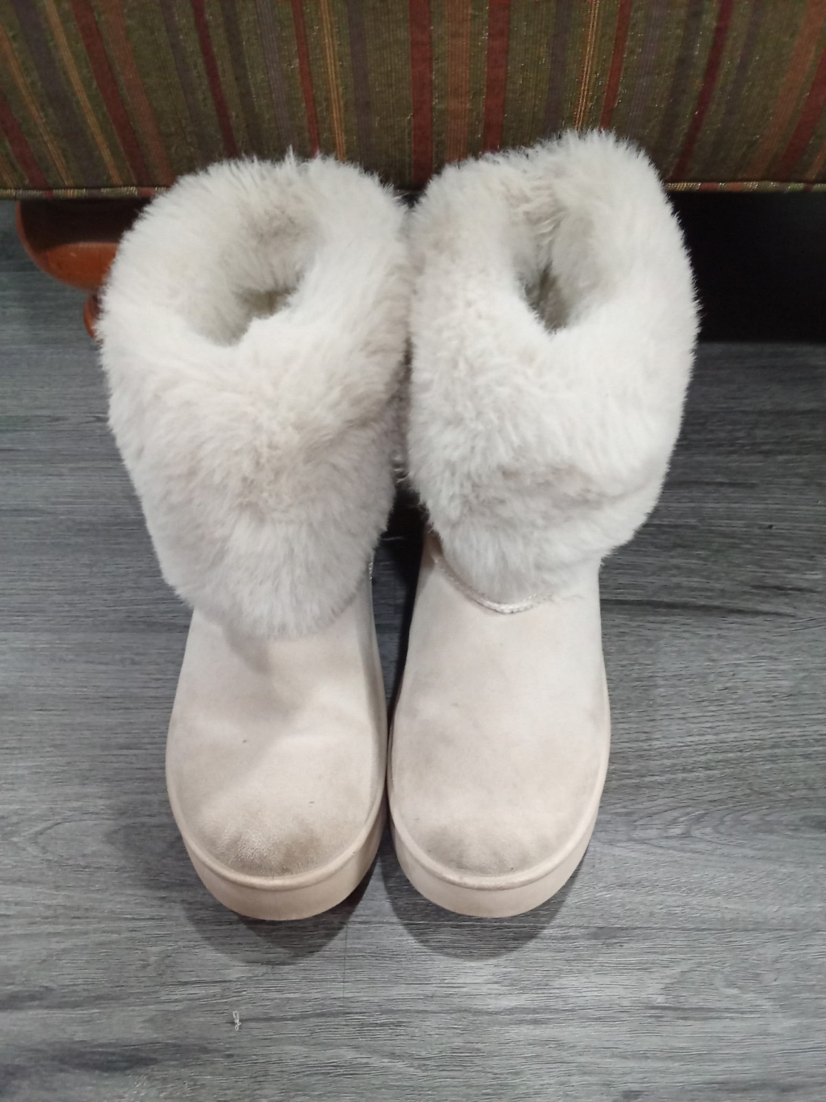 Girls Winter Boots Size One Off White