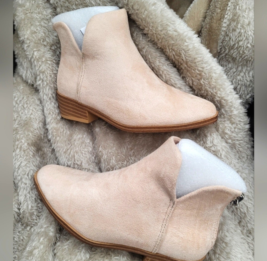 Girls Boots Ankle Cream Color New Size 9