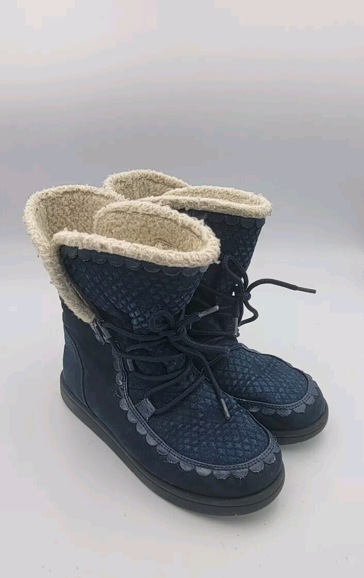 Lands End Girls Winter Boots. Size 1M, Navy Lined, Scallop And Diamond Pattern