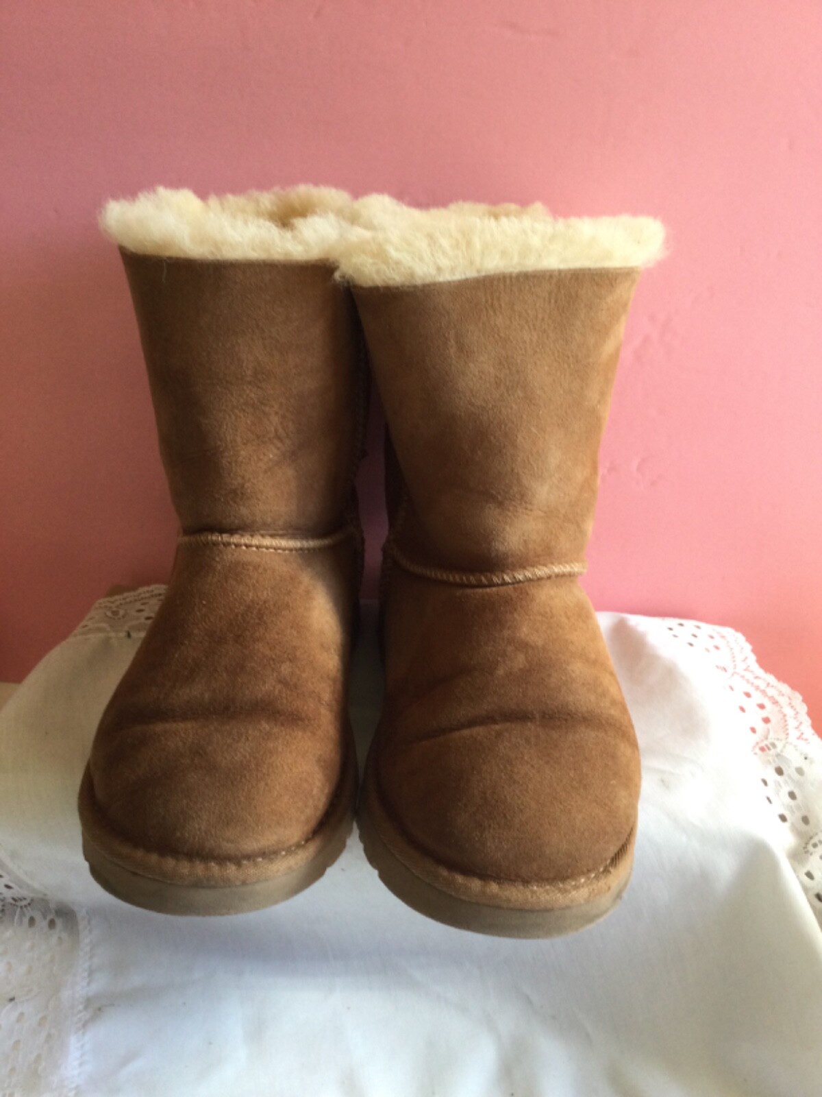UGG Australia Womens winter Sueden Boots Brown Size 4 Flat Bow Back