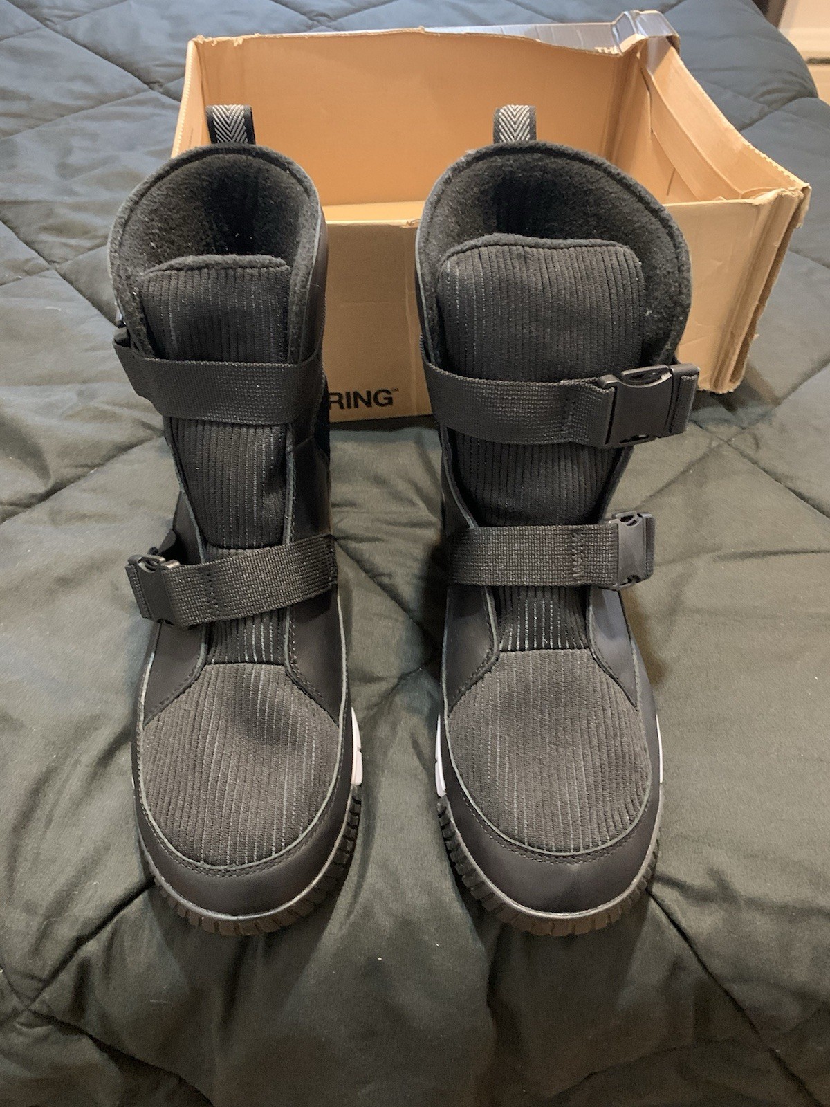 New North face Women Boots Size 11 💯Percent Authentic  orig  open  box No lid.