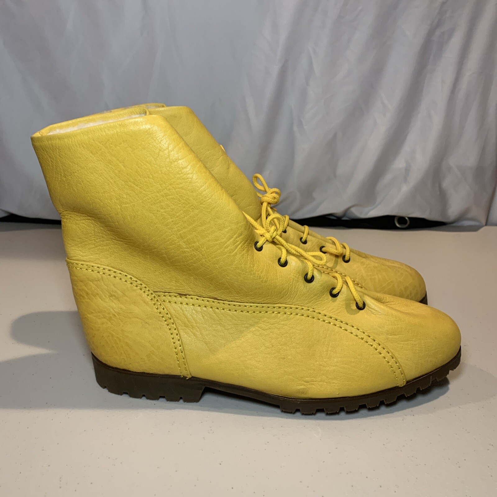 Yellow Apple Women Winter Boots Women Size 7.5 [K6]