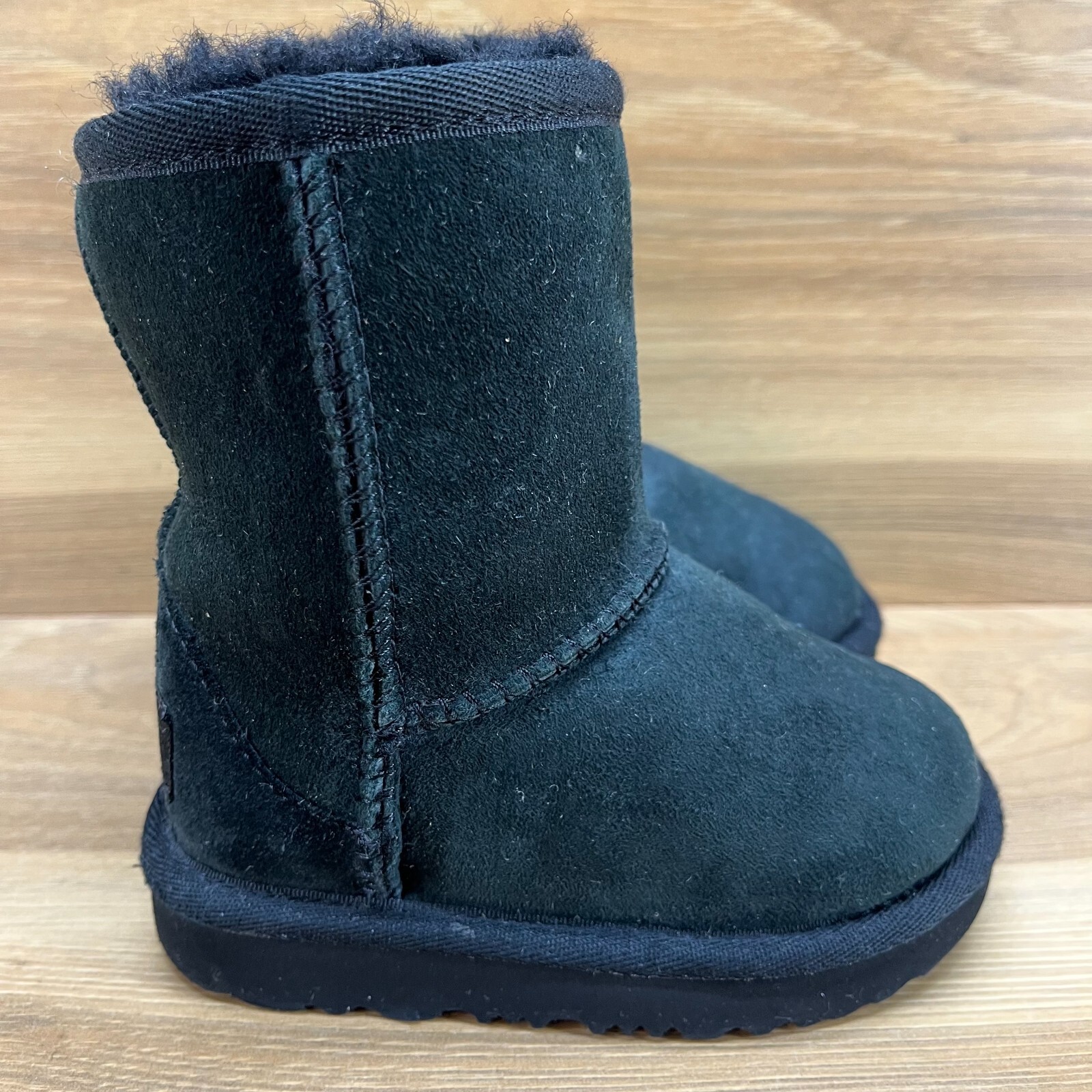 UGG Toddler Girls Boots Size 6 Black Classic Short Suede Shearling Fur Lined