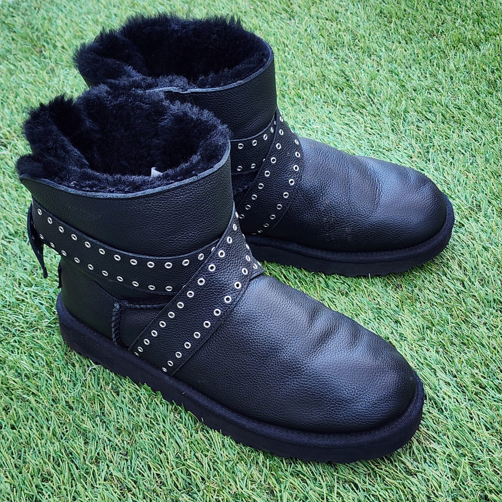 UGG CAMERON – Women Winter Boots – SIZE 10