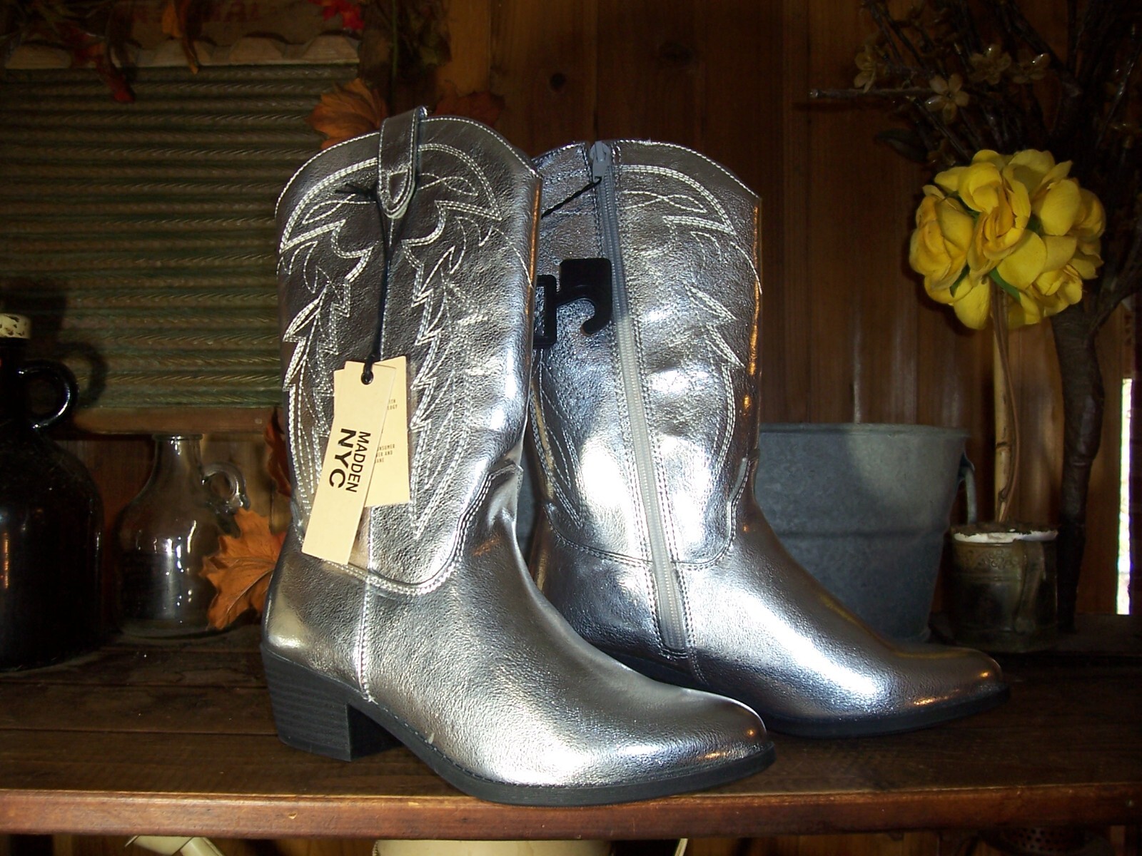MADDEN NYC GIRLS SILVER COLOR COWBOY BOOTS SIZE 4 COUNTRY WESTERN PAGEANT SLIP O