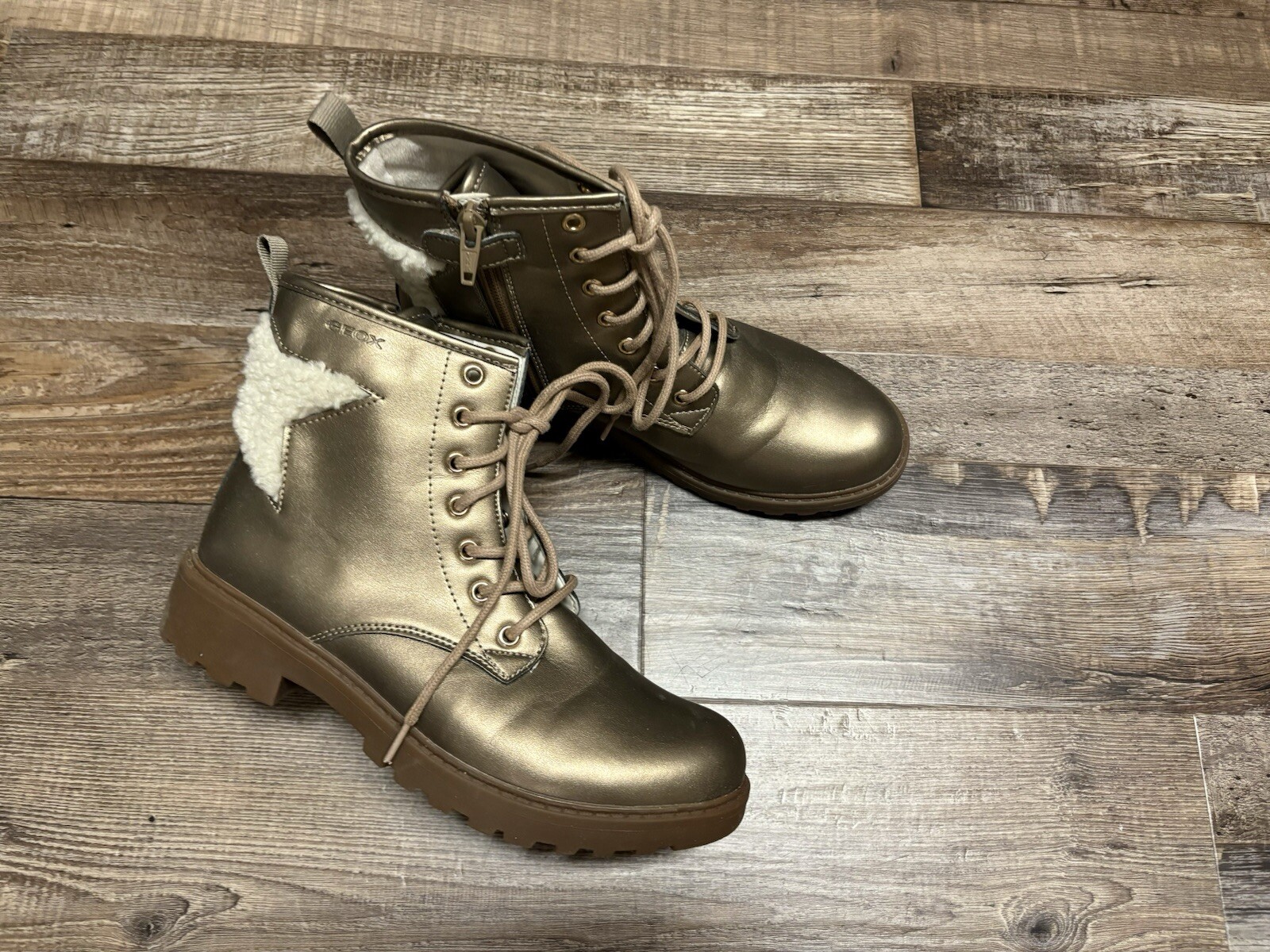 LN NWOT GEOX Matte Gold Star Combat Girls Boots Furry Star 37 5