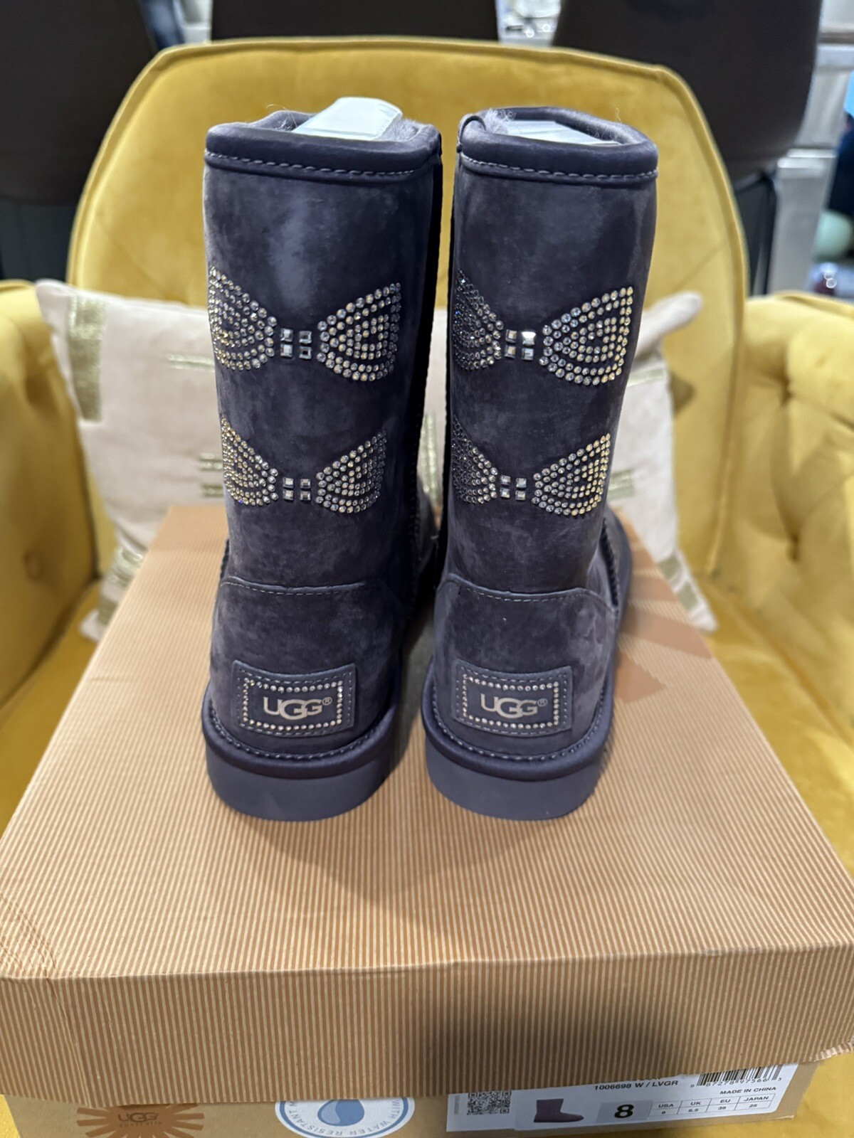 UGG CLASSIC SHORT CRYSTAL BOW WOMEN BOOTS GREY US 8 /UK 6.5 /EU 39