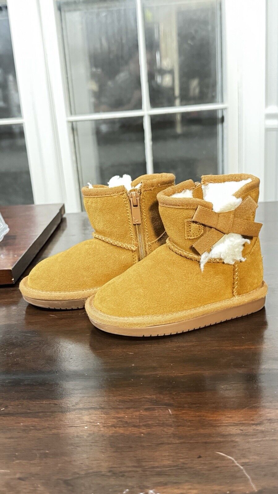 Uggs Toddler Girl’s Boots Size 6