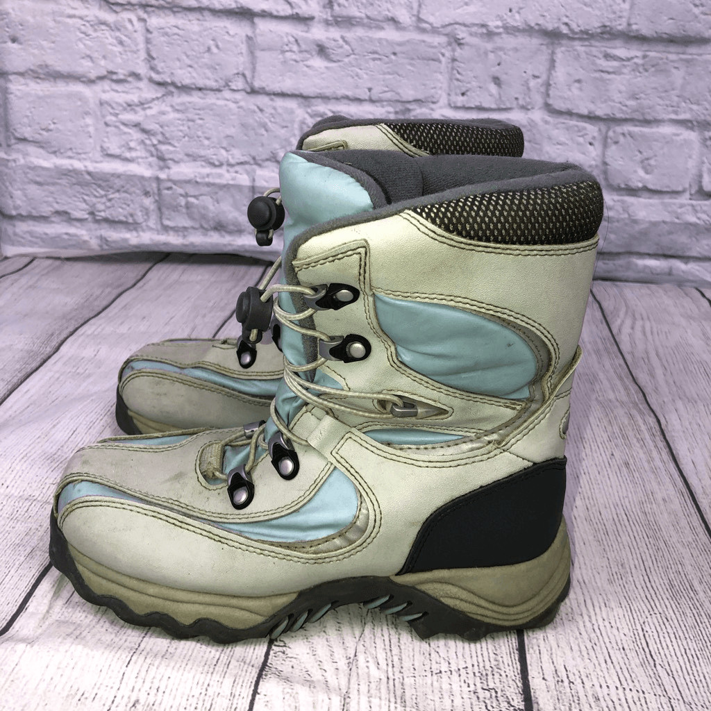 Xhilaration big kids Winter boots big kids girls size 4