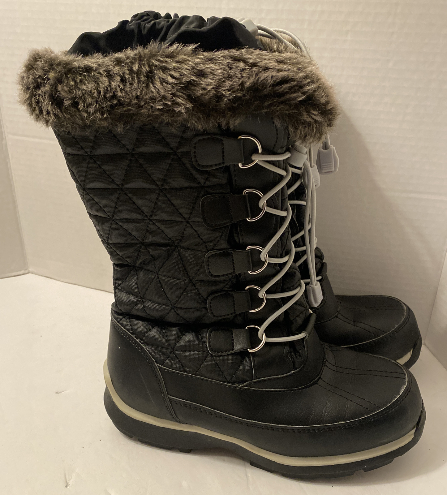 Lands’ End Quilted snowflake black faux fur Girls boots 3M