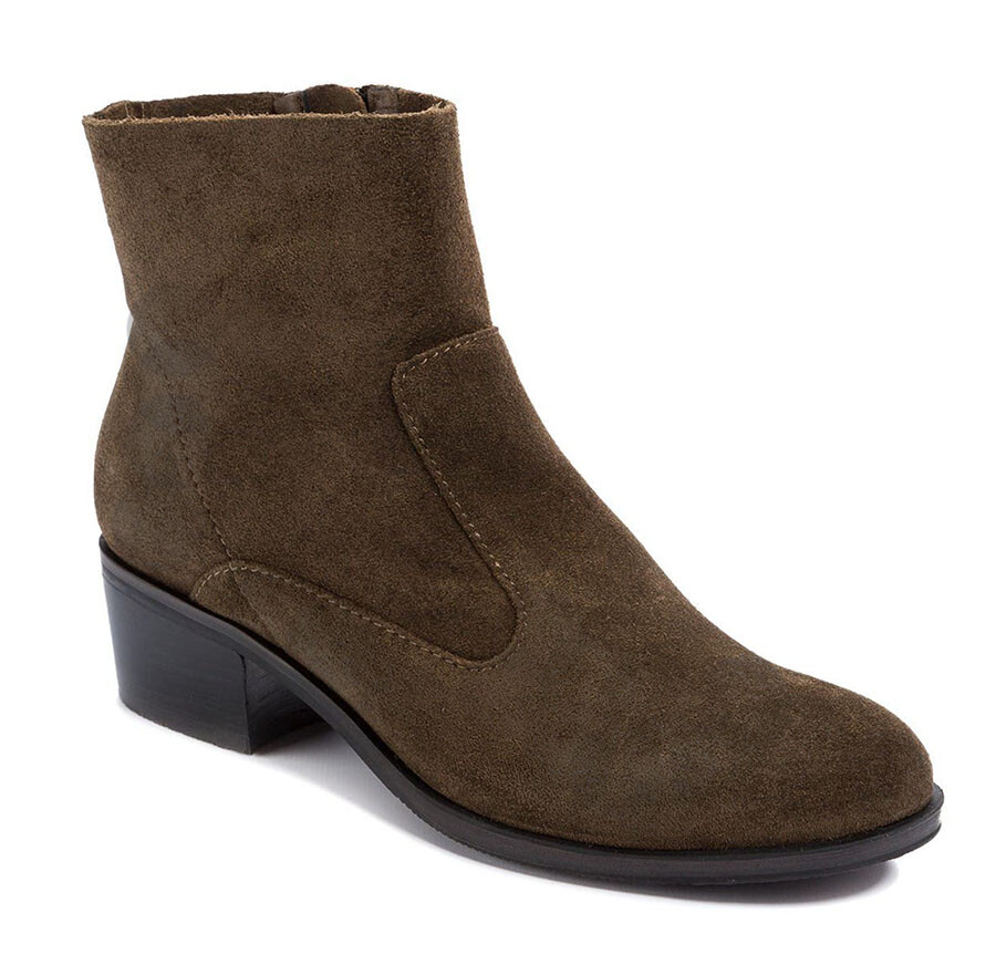 NIB – BareTraps Idola Block Heel Leather Women Boots