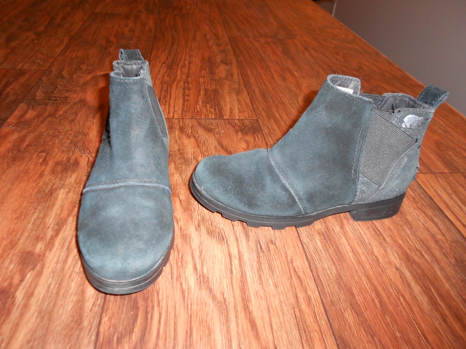 Sorel girls boots size 1 black suede winter snow