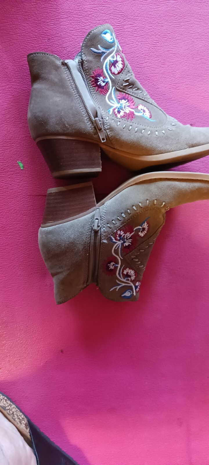 Girls Boots. Size 6. Western. Embroidered. Zip. Brown. Carlos
