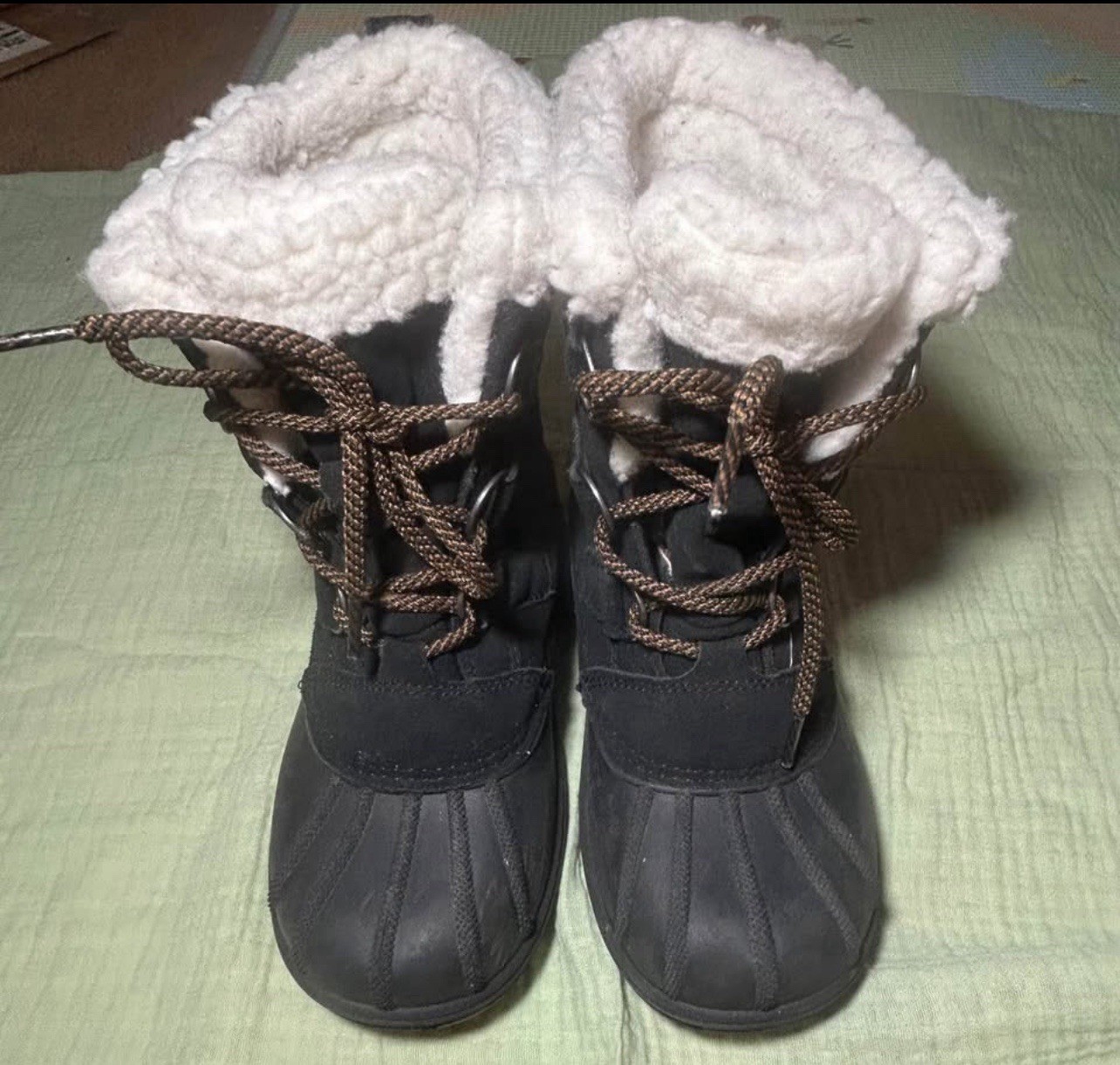 Black With White Fuzzy Lining Snow Boots By Cat & Jack Size Girls 1