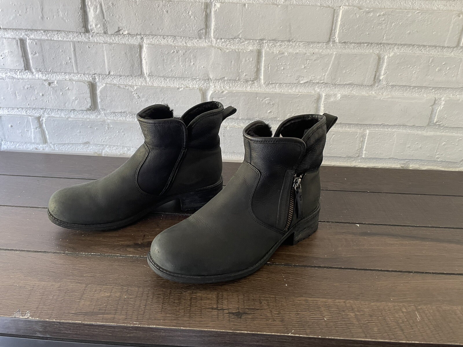 UGG Lavelle Ankle Black Leather Women Boots Sz 7