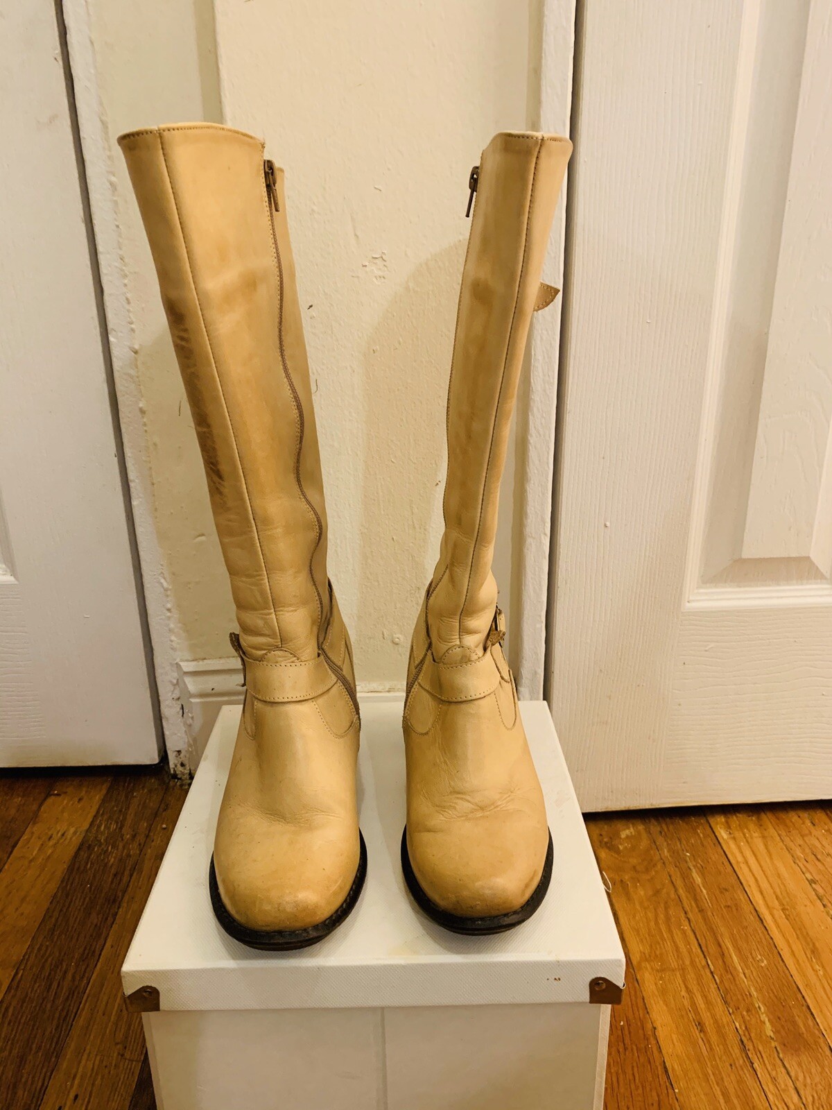 B.UNIQUE WOMEN’S BOOTS SIZE 7.5 EUR SZ 38  DISTRESSED BEIGE LEATHER