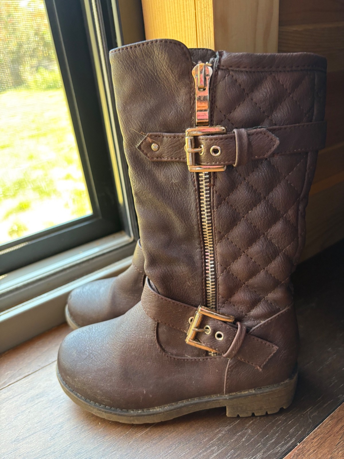 Dream pairs girls boots, size 11. brown.