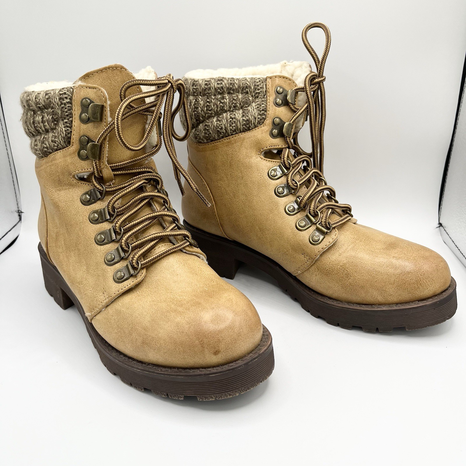 Mia Low Heel Ankle Hiking Boots Women’s Sz. 7.5 M Tan Lug Sole Faux Fur Lined