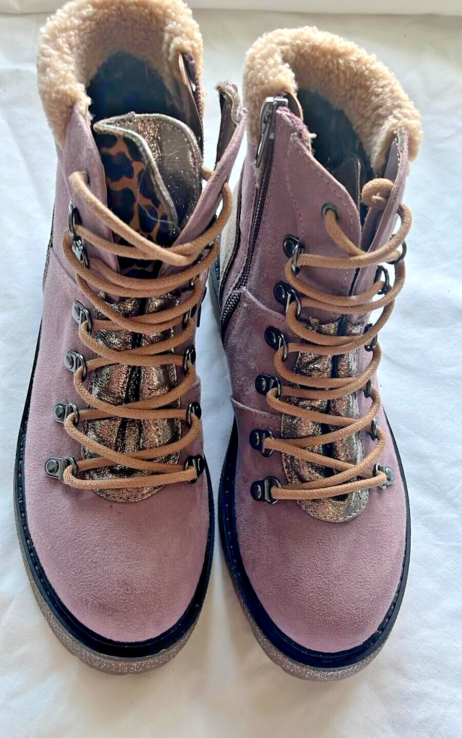 NWT Steve Madden lavender girls winter boots Girls size 4 Comfortable, stylish