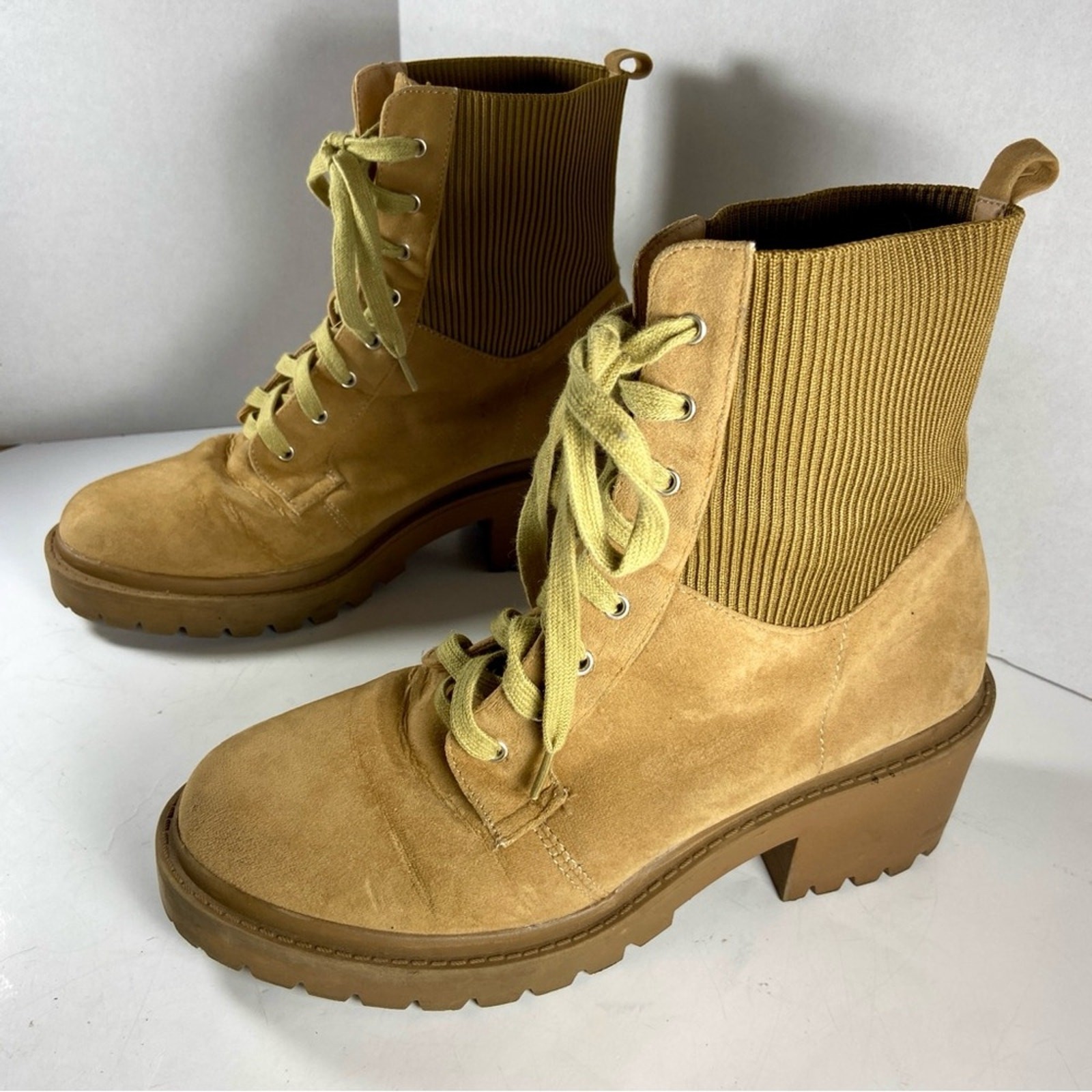 y2k women boots 8.5 Tan suede chunky platform lace up Chelsea style timberland