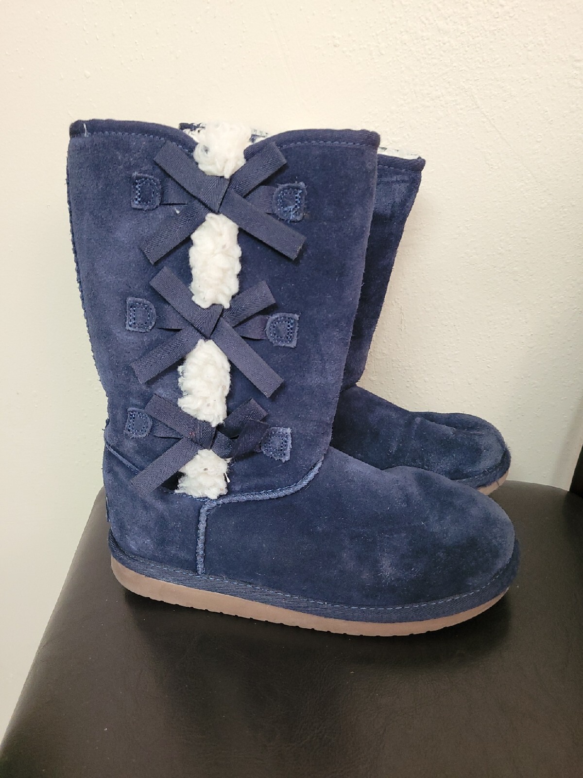 KOOLAMBURRA BY UGG Girls Boots Bow Side Blue Color Sheepskin Wool Leather.Size 4