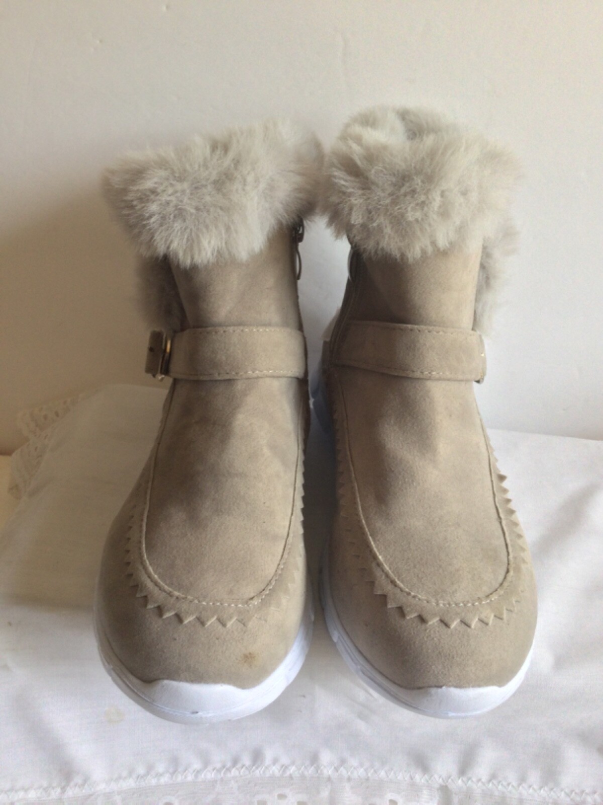 Girls Winter Boots Color Grey Size 2.5 (36) Zip Flat Slip On