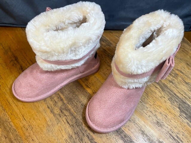 Kensie Faux Fur Cuffed Winter Ankle Boot w/ Bow – Youth Girl’s 2 – Shimmer Blush