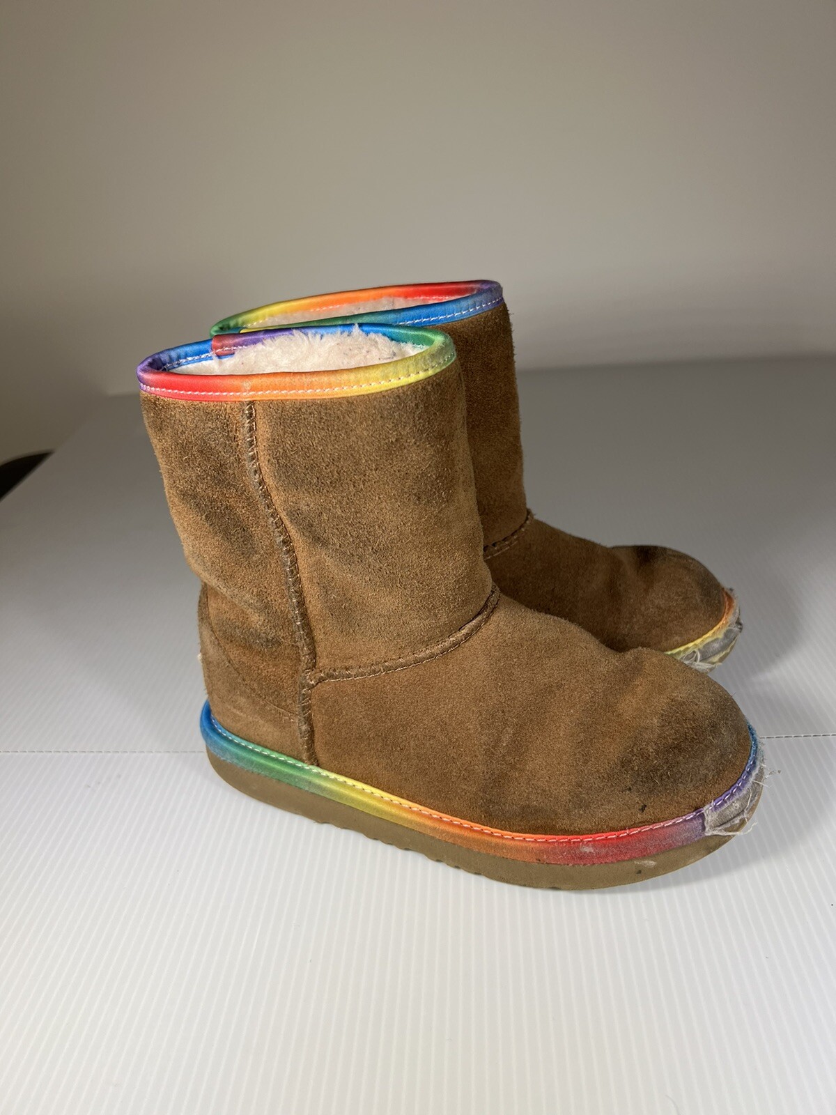 UGG Classic Short II Rainbow  Brown Sz 1  1019699k Youth  Girls Boots