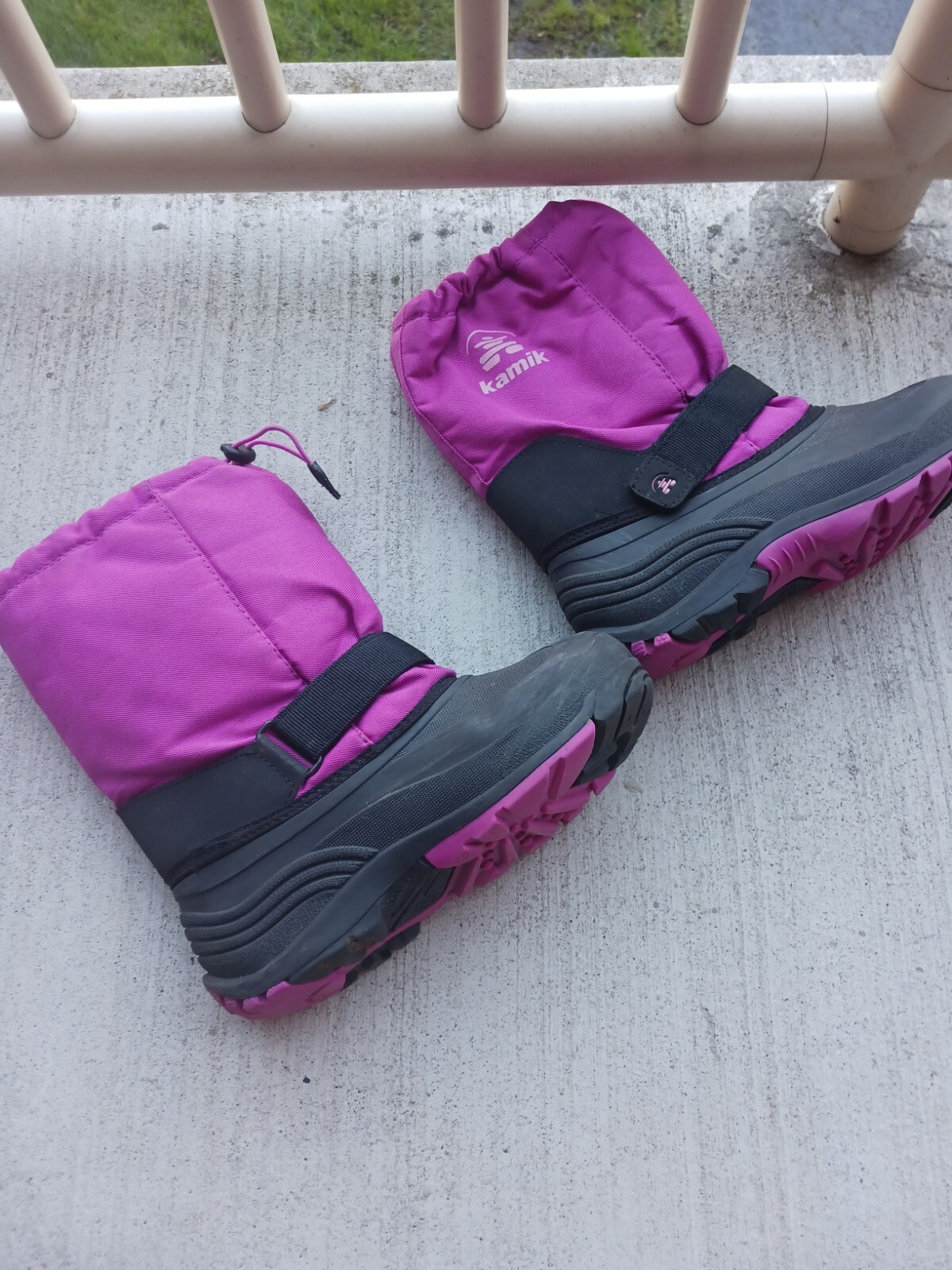 GIRLS WINTER BOOTS SIZE 4 Kamik Brand