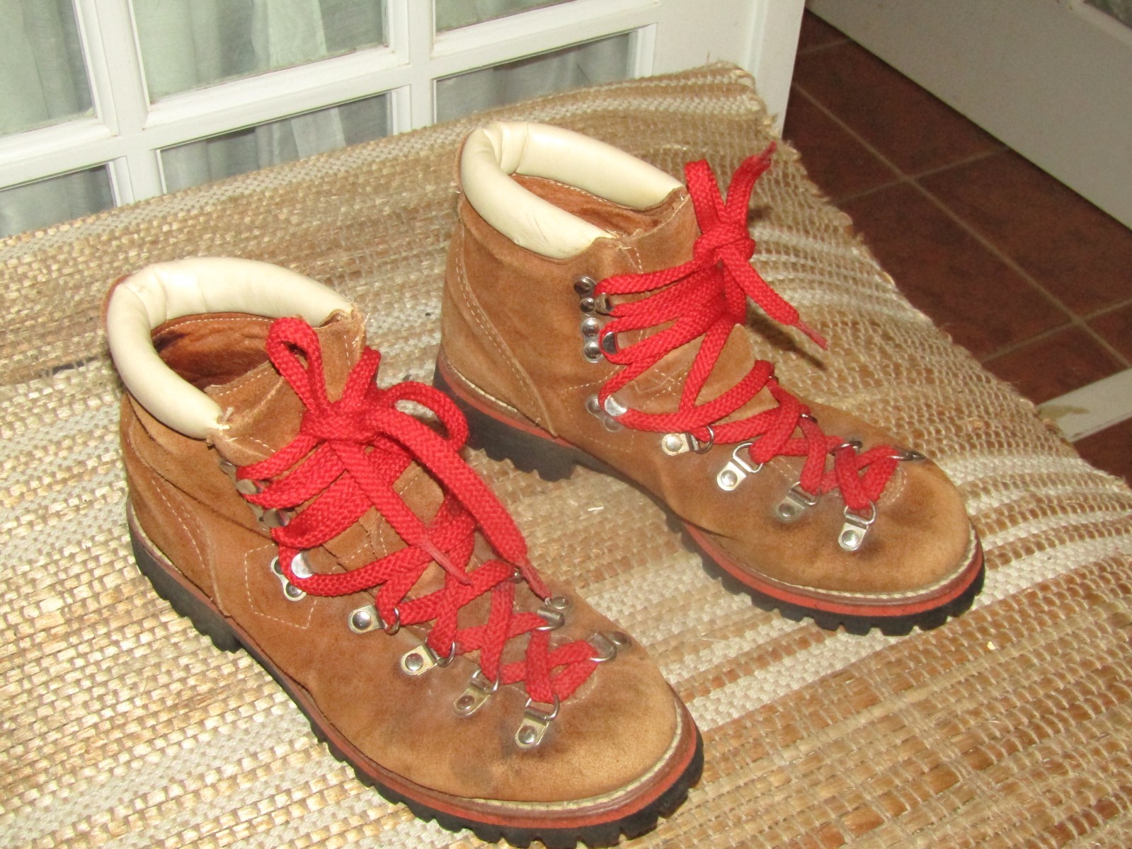 Vintage JC Penney Women Boots Sz 8.5 M Mountaineering Hiking Vibram Sole