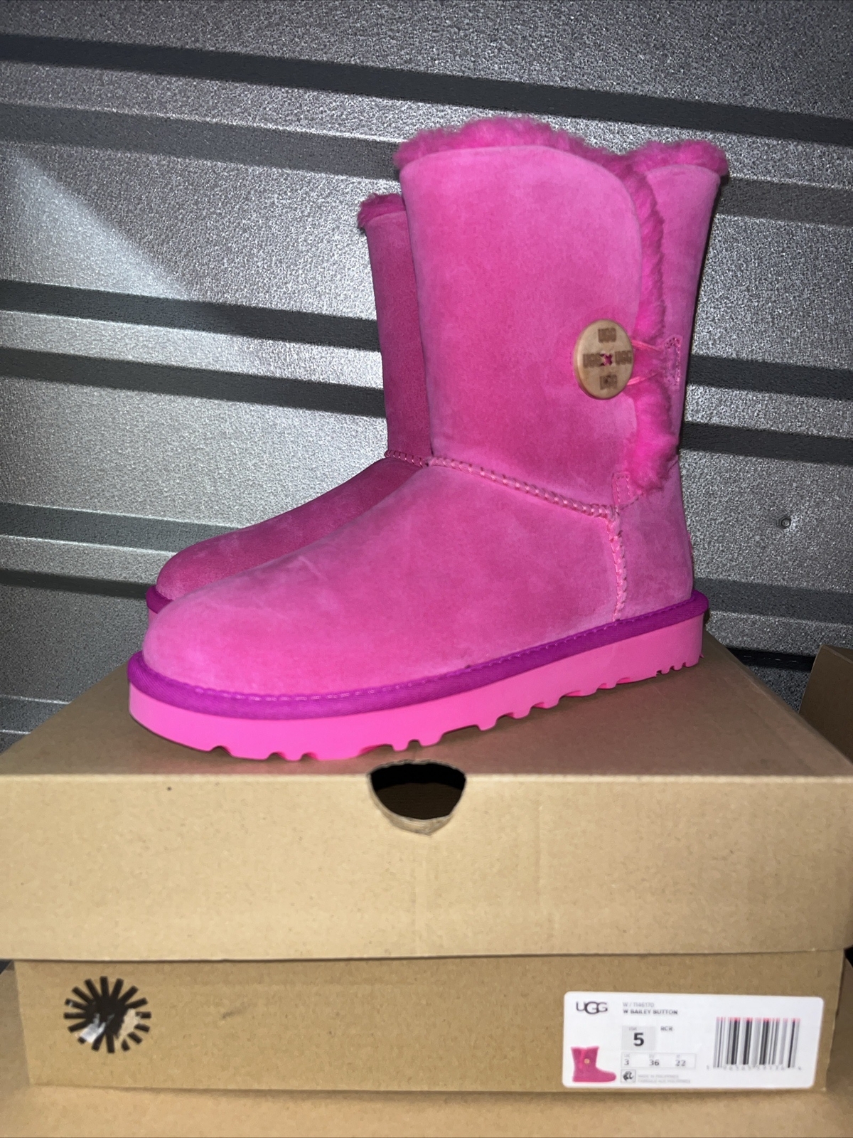 NIB UGG BAILEY BUTTON WOMEN BOOTS SUEDE – Rock Rose