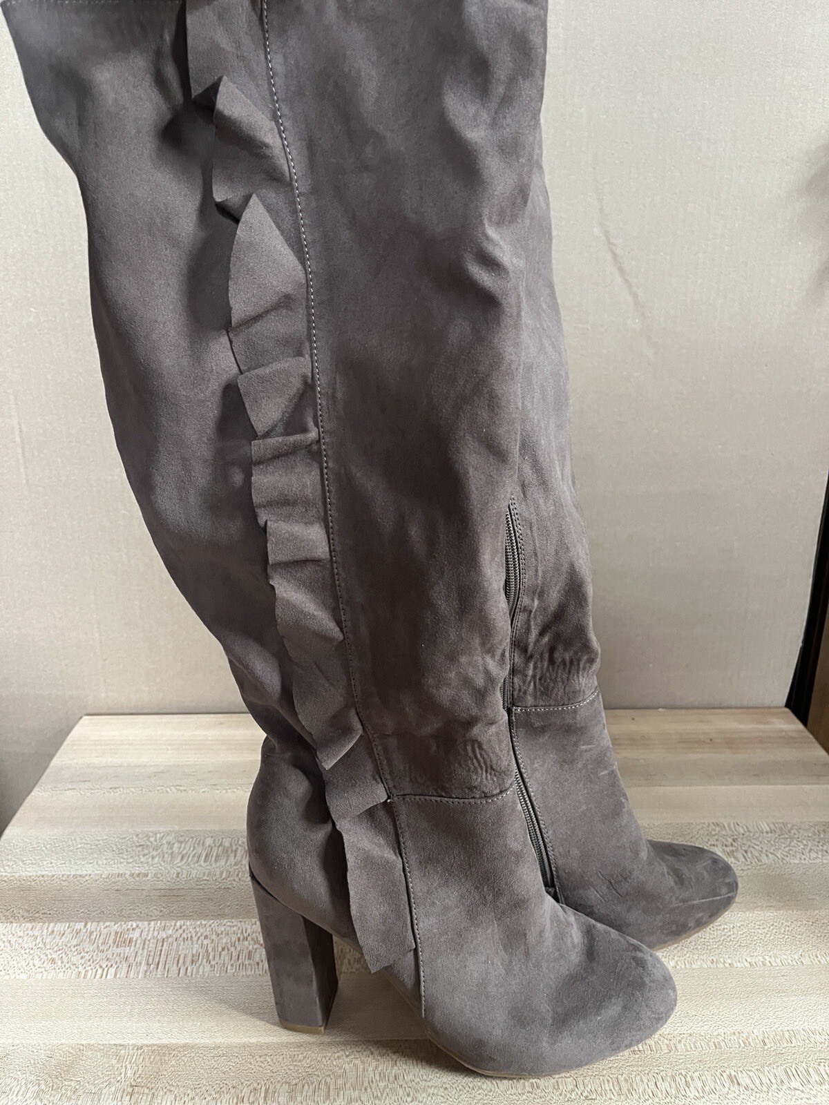 WOMEN BOOTS WITH HEELS  Slouchy/Rouched Suede Size 8.5