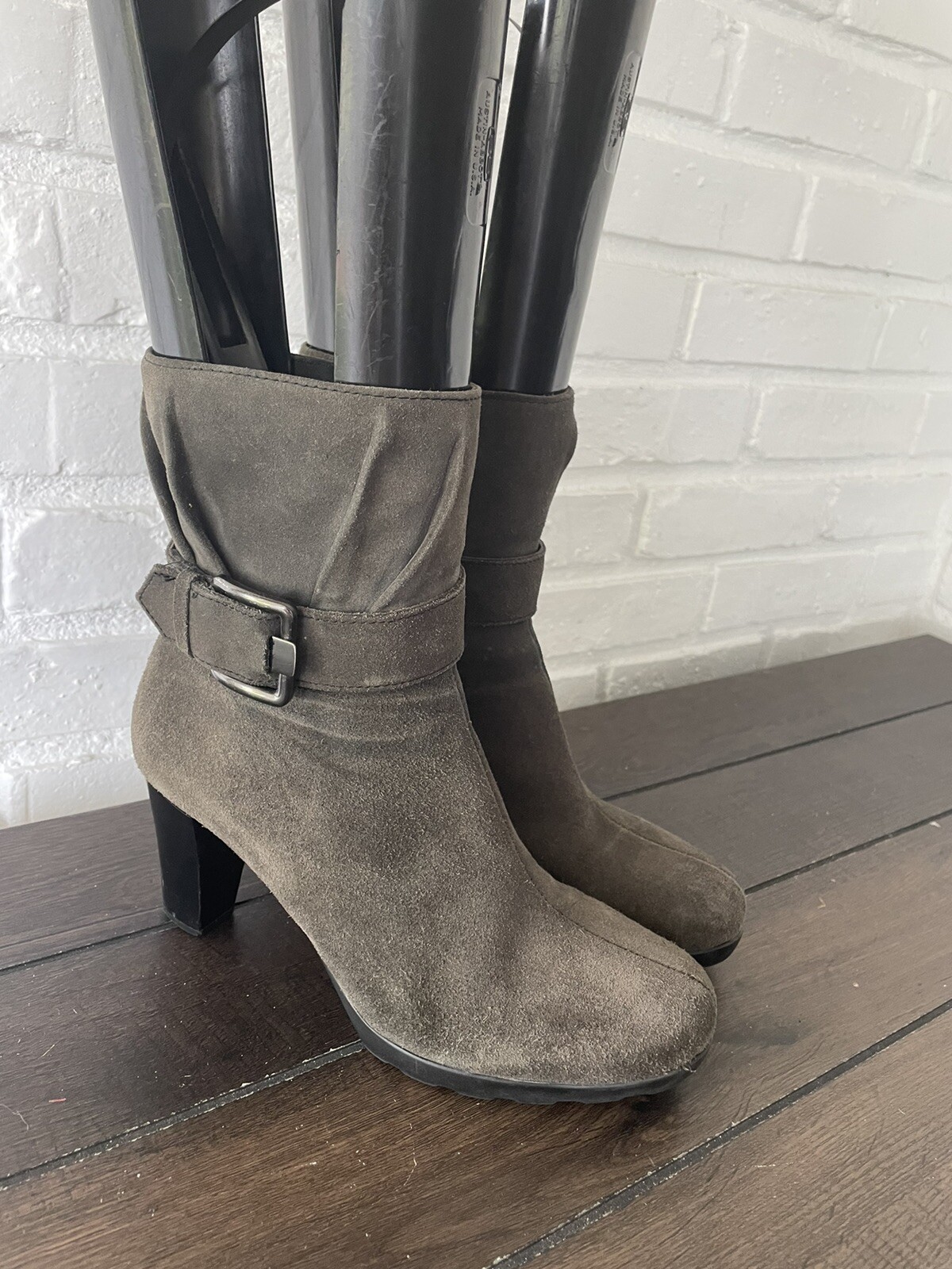 La Canadienne Gray Suede Buckle Heel Zip Ankle Women Boots Sz 8.5 M