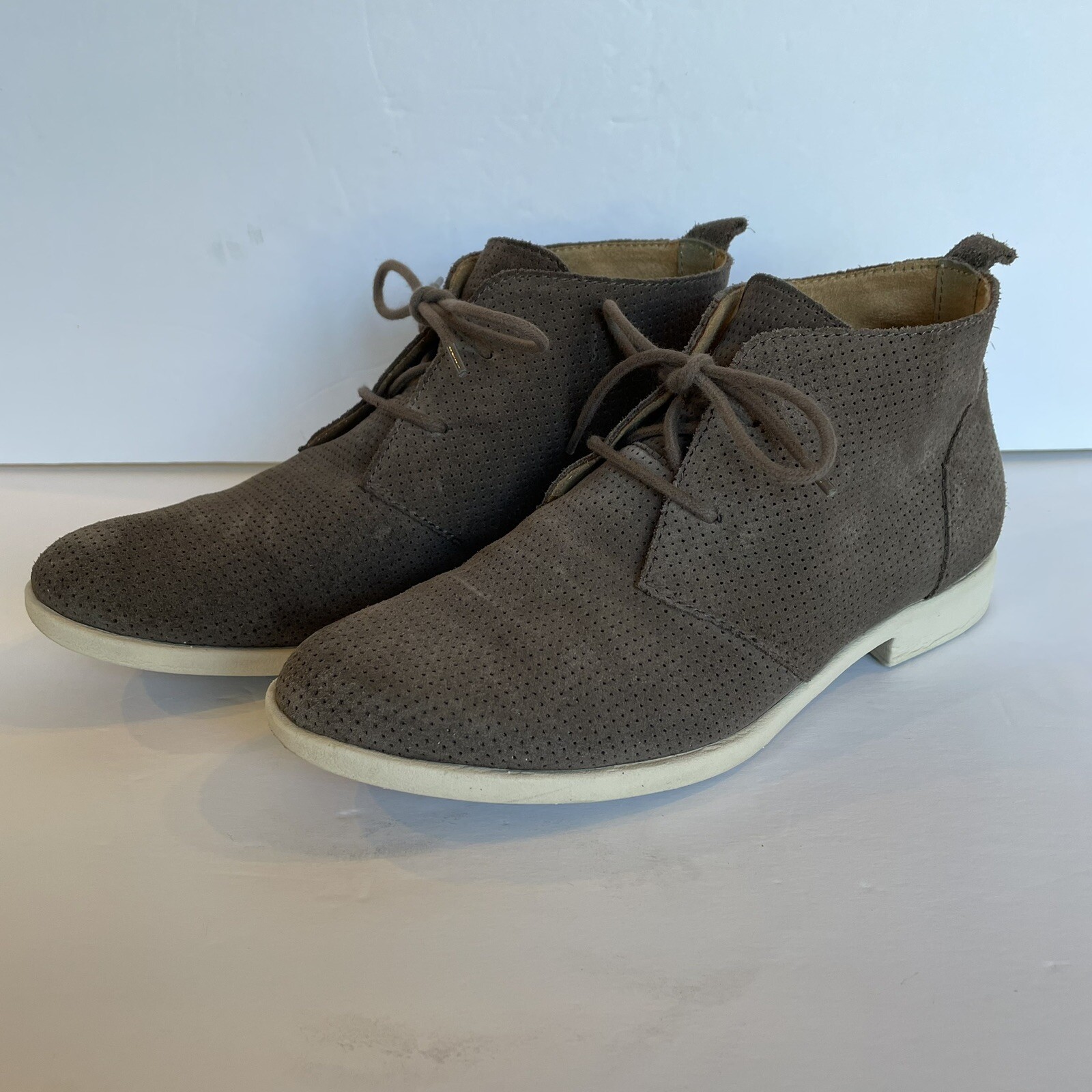 Born Bazau Size 8 Women Boots Brown Perforated Suede Leather Chukka Bootie