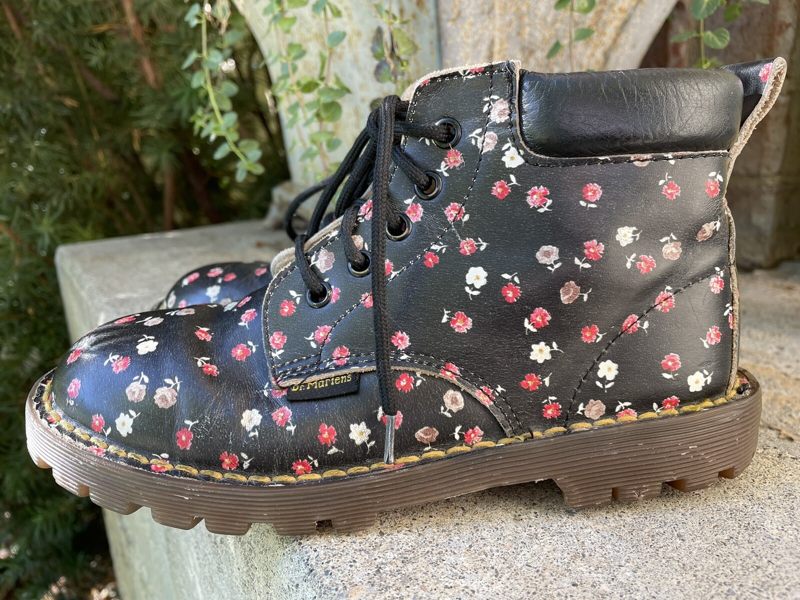 Dr. Martens Big Girls’ Boots US Size 2  (Made In England UK Sz 1)