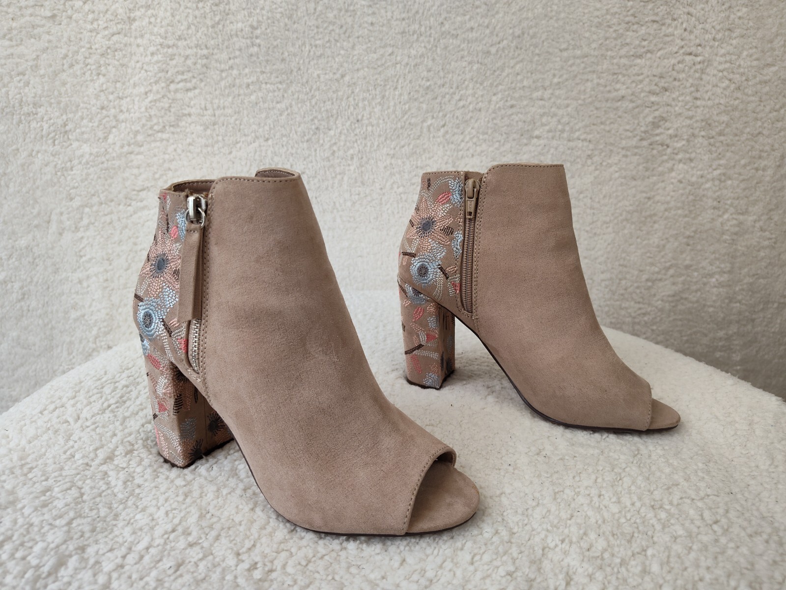 So Women Boots 7 Beige Faux Suede Open Toe Zip Up Ankle Block Heel Bootie Shoes