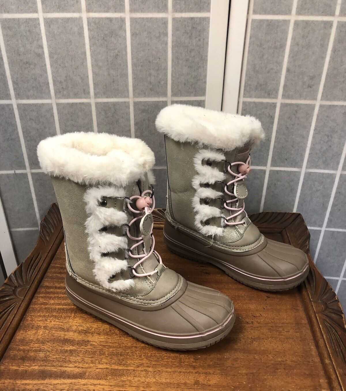 London Fog,Girls Winter Boots,beige-Brown, Size 3,stuffed inside.!