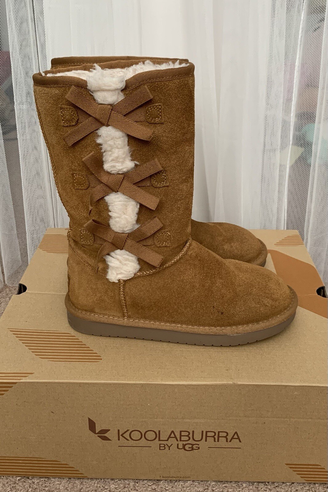 UGG Koolaburra Girls Suede Winter Boots Victoria Tall Boot Triple Bow – Size 3