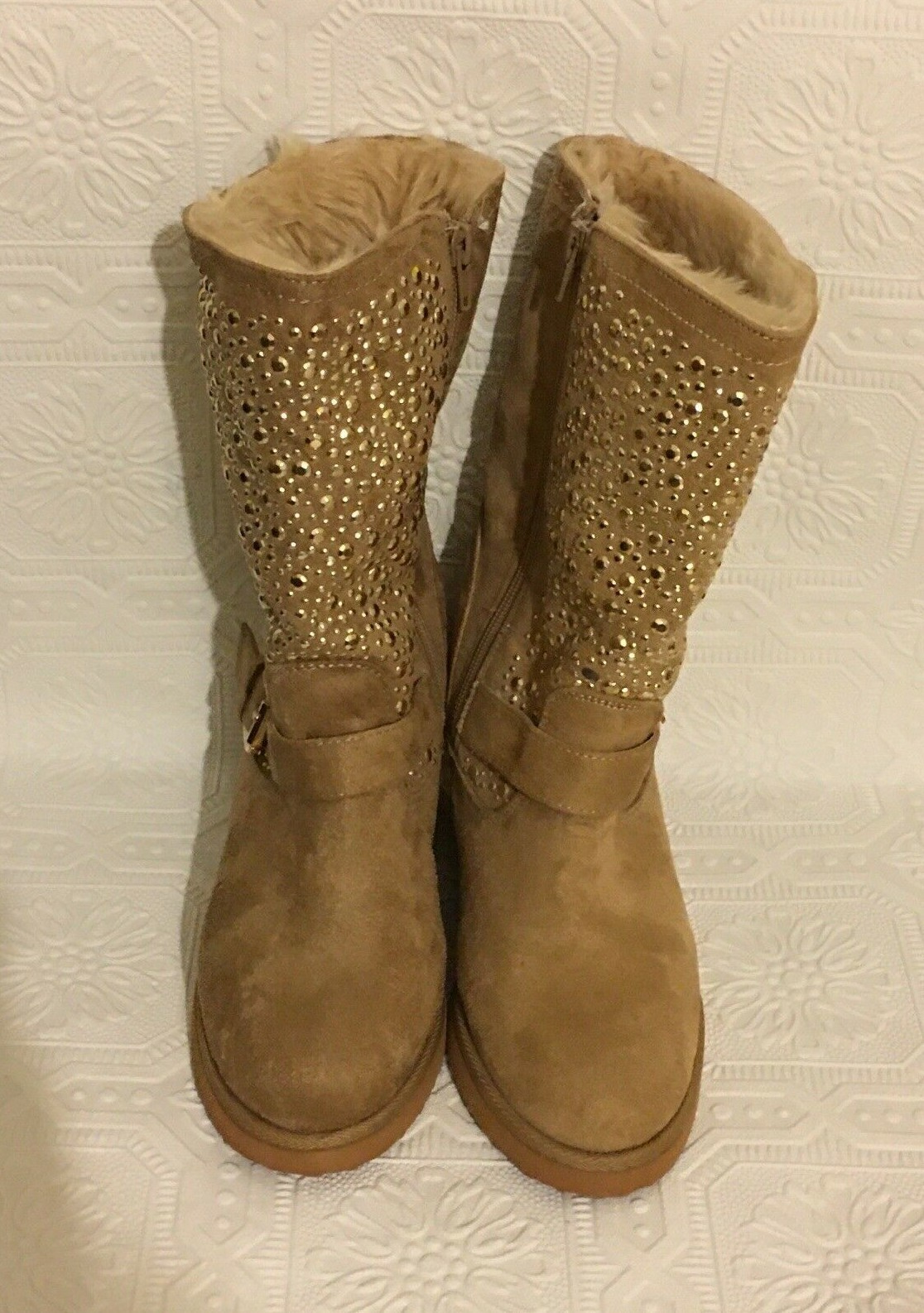 Soda Women’s Boots Shoes Faux Fur Lined Faux Suede Beige Gold Rhinestone Size 6M