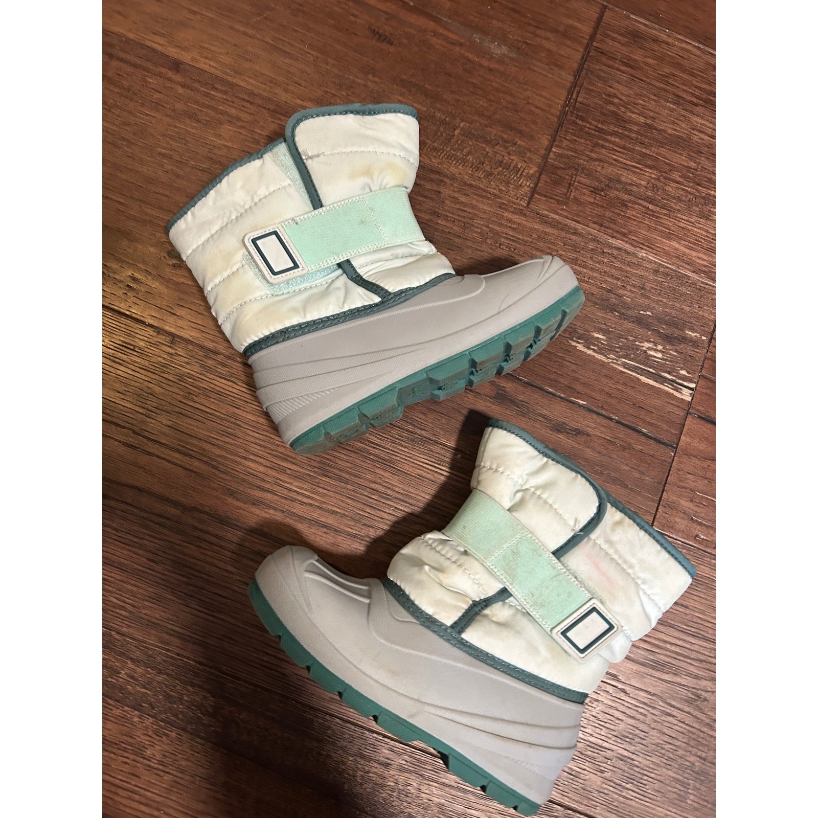 Cat & Jack Kids’ Winter Snow Boots Size 12 – Beige and Green