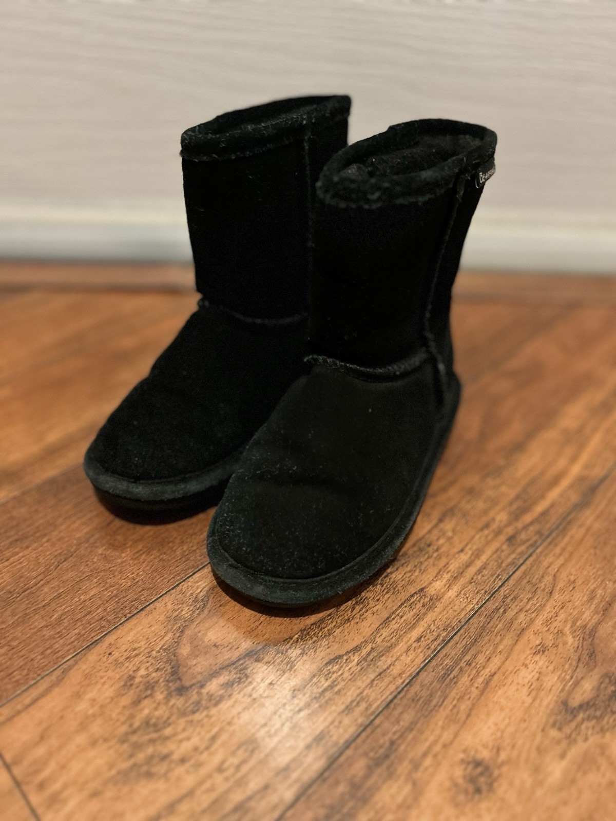 Bearpaw Emma Short Black Suede Girls Winter Boots – Cozy & Comfortable