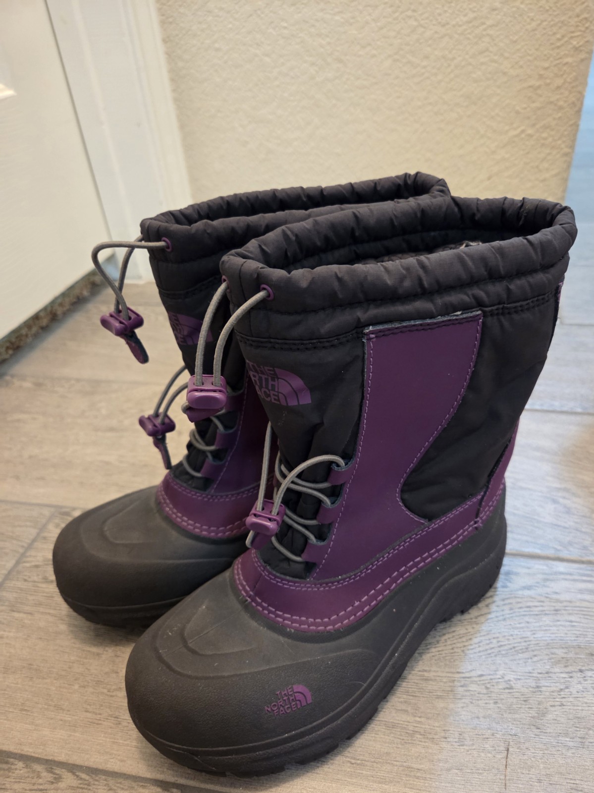 Northface Girls Purple and Black Winter Boots, Size 5